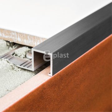 Alumínium Q élvédő - 2700x10mm porfestett sötétszürke